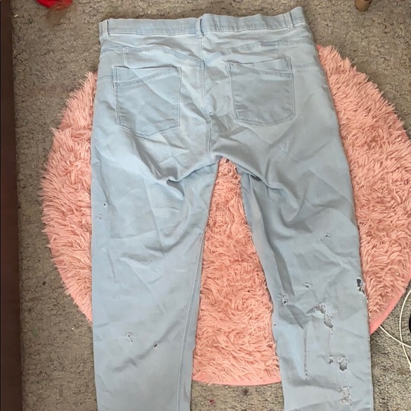 Light wash jeans - Picture 2 of 5